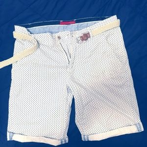 ZARA Men’s Size 31 US White w/ Puppy Dog print